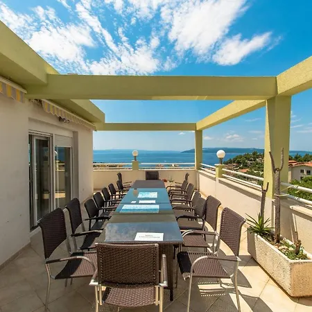 Villa Ozzi With 9 Bedrooms & Private Pool