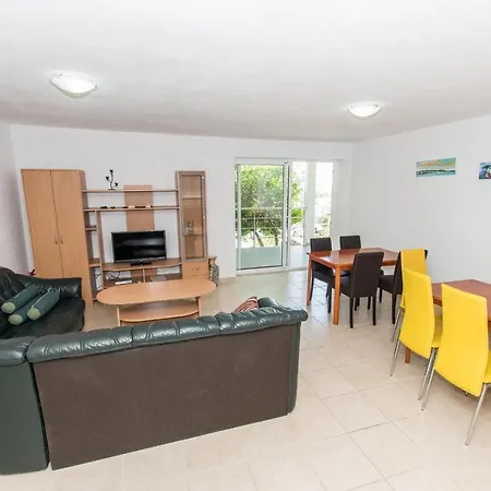 Villa Ozzi With 9 Bedrooms&private Pool