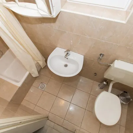 Villa Ozzi With 9 Bedrooms&private Pool Makarska