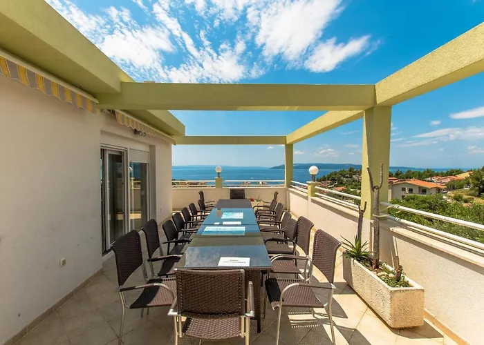 Willa Ozzi With 9 Bedrooms & Private Pool