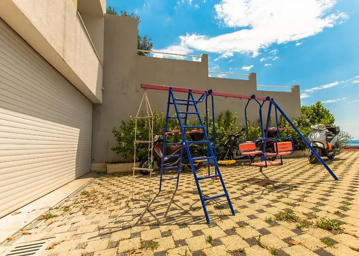 Villa Ozzi With 9 Bedrooms & Private Pool
