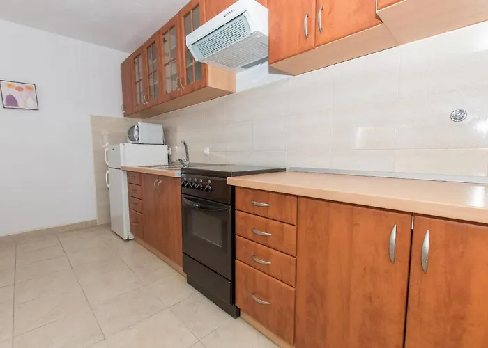 Ozzi With 9 Bedrooms & Private Pool Willa Makarska
