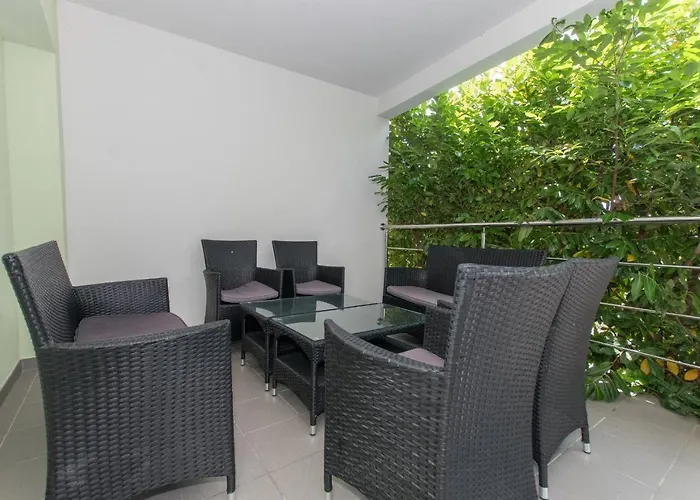 Willa Ozzi With 9 Bedrooms & Private Pool *