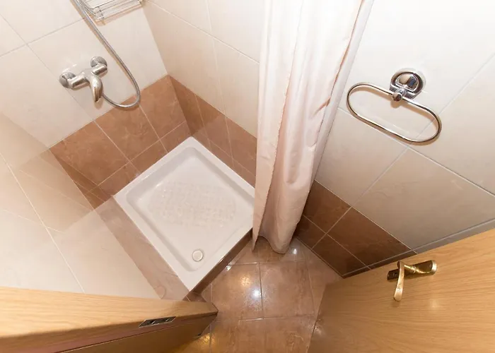 Willa Ozzi With 9 Bedrooms & Private Pool Makarska