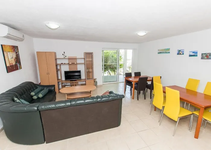 Willa Ozzi With 9 Bedrooms & Private Pool