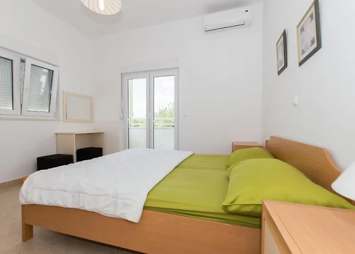 Ozzi With 9 Bedrooms & Private Pool Villa