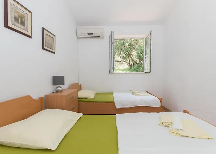Ozzi With 9 Bedrooms & Private Pool Willa Makarska
