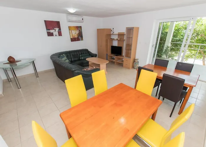 Ozzi With 9 Bedrooms & Private Pool Villa Makarska