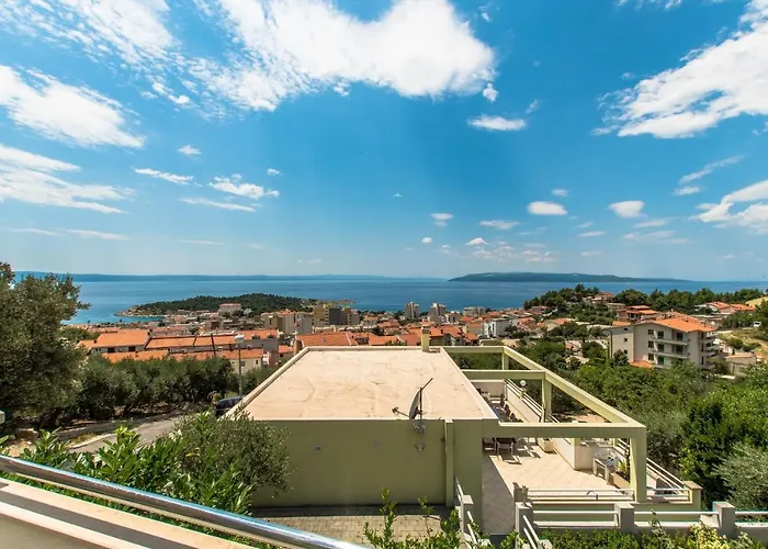 Villa Ozzi With 9 Bedrooms & Private Pool *