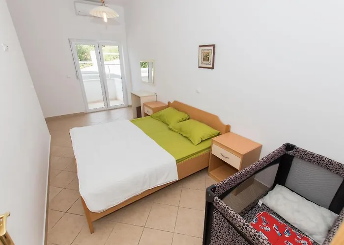 Willa Ozzi With 9 Bedrooms & Private Pool *