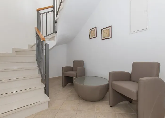 Willa Ozzi With 9 Bedrooms & Private Pool *