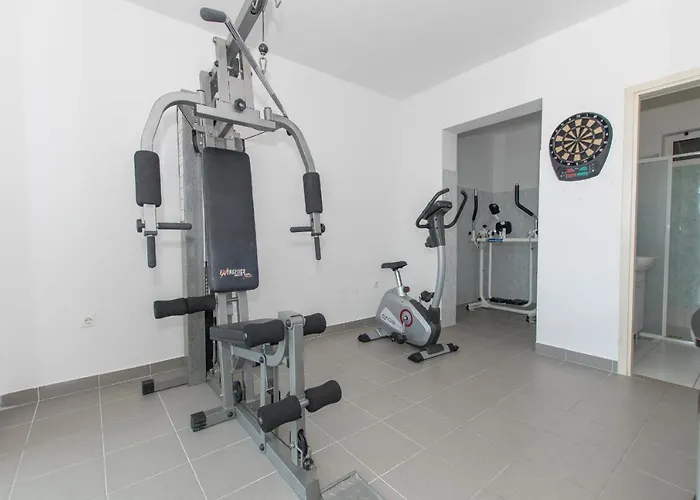 Ozzi With 9 Bedrooms & Private Pool Willa