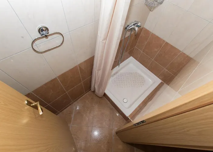 Ozzi With 9 Bedrooms & Private Pool Willa