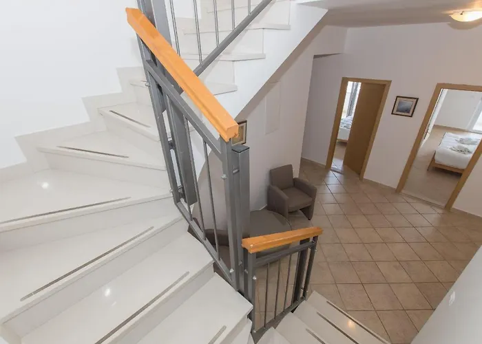 Ozzi With 9 Bedrooms & Private Pool Willa