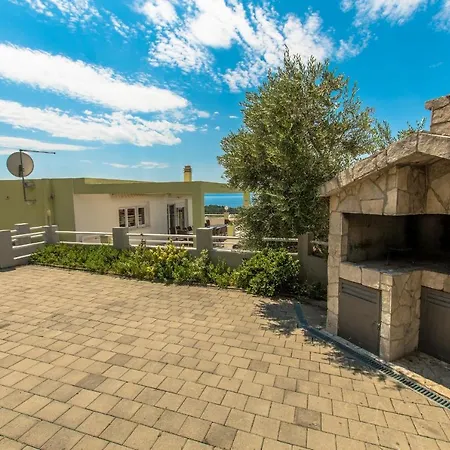 Ozzi With 9 Bedrooms & Private Pool * Makarska