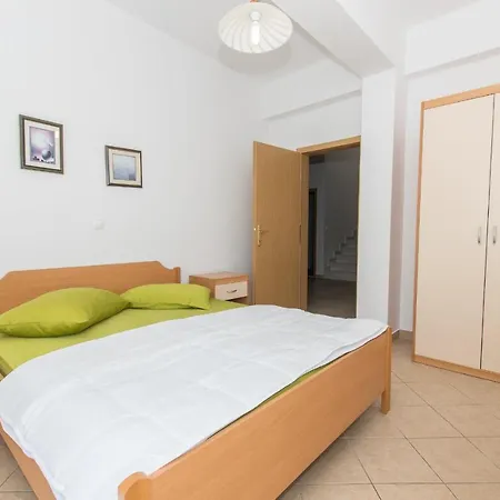 Ozzi With 9 Bedrooms & Private Pool