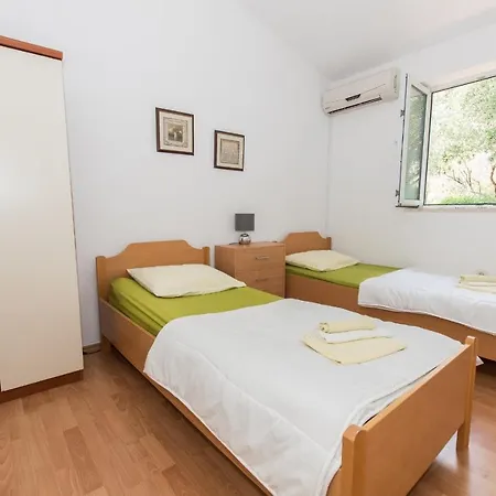 Ozzi With 9 Bedrooms & Private Pool Villa *