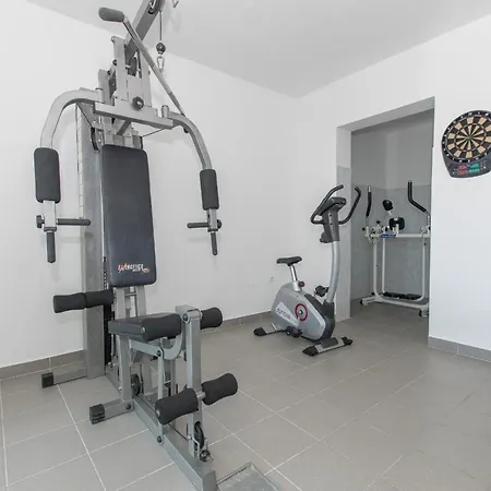 Ozzi With 9 Bedrooms & Private Pool Villa