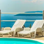 Ozzi With 9 Bedrooms & Private Pool Makarska