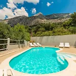 Villa Ozzi With 9 Bedrooms & Private Pool Makarska