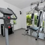 Villa Ozzi With 9 Bedrooms & Private Pool Makarska