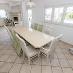 Ozzi With 9 Bedrooms & Private Pool Villa Makarska