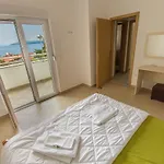 Villa Ozzi With 9 Bedrooms & Private Pool Makarska