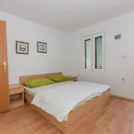 Ozzi With 9 Bedrooms & Private Pool Makarska