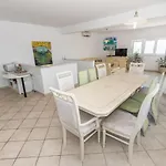 Villa Ozzi With 9 Bedrooms & Private Pool Makarska