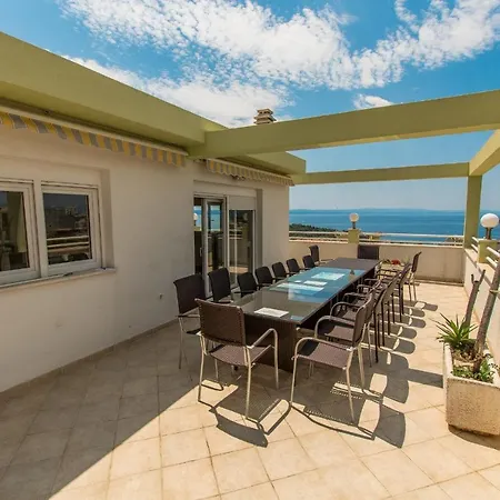 Ozzi With 9 Bedrooms & Private Pool * מאקרסקה