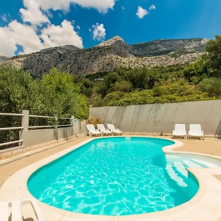 וילה Ozzi With 9 Bedrooms & Private Pool מאקרסקה