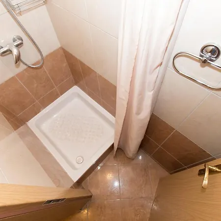 וילה Ozzi With 9 Bedrooms & Private Pool מאקרסקה