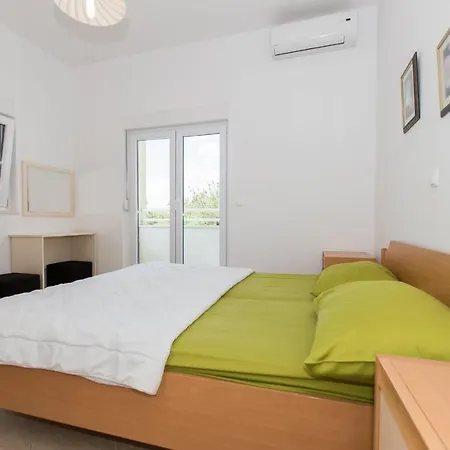 Ozzi With 9 Bedrooms & Private Pool וילה