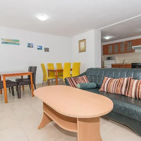 Ozzi With 9 Bedrooms & Private Pool וילה *
