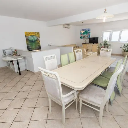 וילה Ozzi With 9 Bedrooms & Private Pool מאקרסקה