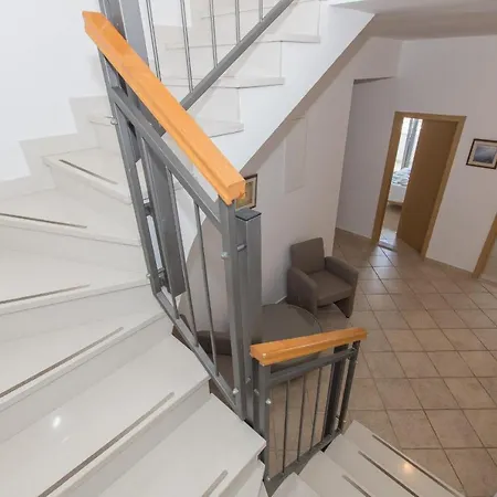 Ozzi With 9 Bedrooms & Private Pool וילה