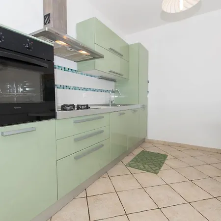 Ozzi With 9 Bedrooms & Private Pool וילה