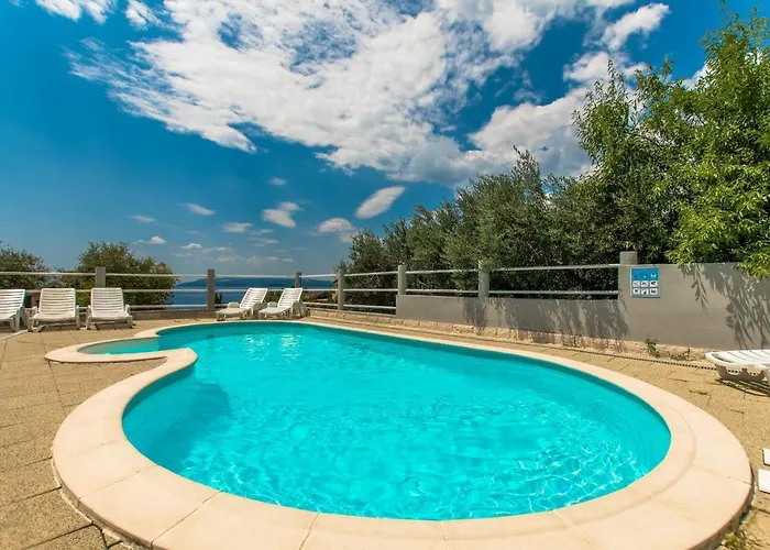 Ozzi With 9 Bedrooms & Private Pool Villa Makarska