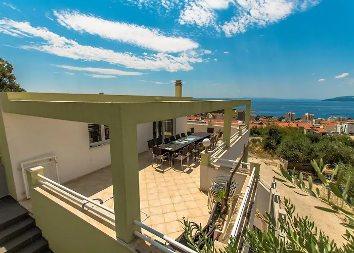 Villa Ozzi With 9 Bedrooms & Private Pool *