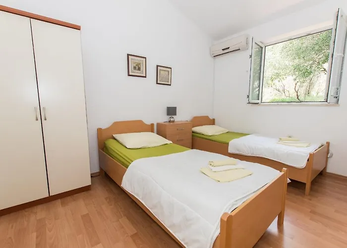 Ozzi With 9 Bedrooms & Private Pool Villa *