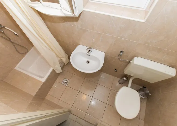 Villa Ozzi With 9 Bedrooms & Private Pool Makarska